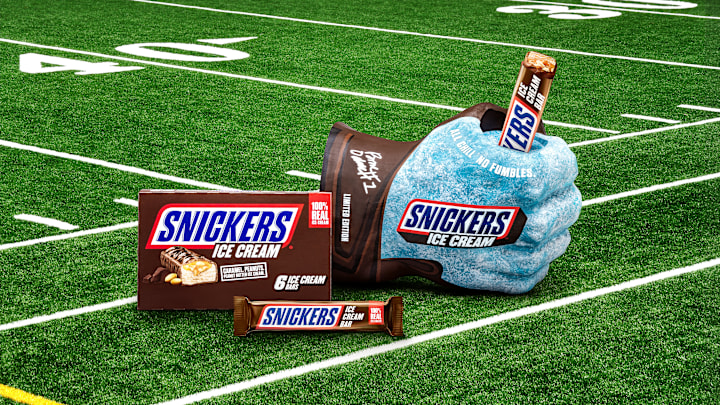 Snickers Ice Cream Bar Advertising Campaign featuring Rome Odunze

Talent: Rome Odunze
 
Photography by Christina Gandolfo - CGandolfo Pictures Inc. (https://www.cgandolfo.com/)

Post Production, Retouching and Compositing by Brian Rodgers Jr. at Digital Art That Rocks (https://www.digitalartthatrocks.com)

Agency: Weber Shandwick (https://webershandwick.com/)

Client: Mars Wrigley (https://www.mars.com/our-brands/mars-snacking)

Background stock image - Mark Herreid/Shutterstock
