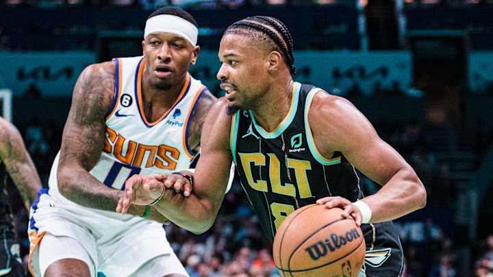 Phoenix Suns v Charlotte Hornets