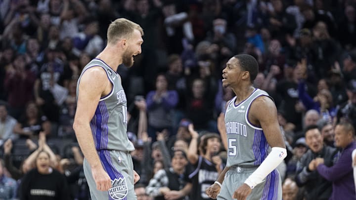 November 20, 2022; Sacramento, California, USA; Sacramento Kings forward Domantas Sabonis (10)