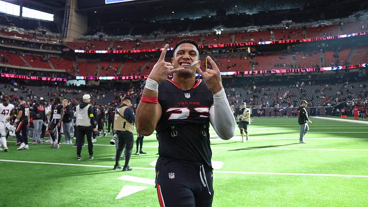 Dec 14, 2025; Houston, Texas, USA; Houston Texans linebacker Henry To'Oto'O (39) waks off the field after the game against the Arizona Cardinals at NRG Stadium. Mandatory Credit: Troy Taormina-Imagn Images Dec 14, 2025; Houston, Texas, USA; Houston Texans linebacker Henry To'Oto'O (39) waks off the field after the game against the Arizona Cardinals at NRG Stadium. Mandatory Credit: Troy Taormina-Imagn Images