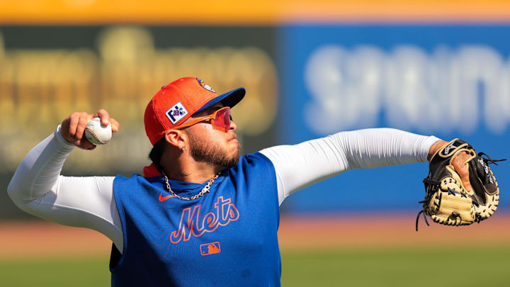 New York Mets catcher Francisco Alvarez (4) plays catch during a spring training workout at Clover Park on Feb. 17. New York Mets catcher Francisco Alvarez (4) plays catch during a spring training workout at Clover Park on Feb. 17.