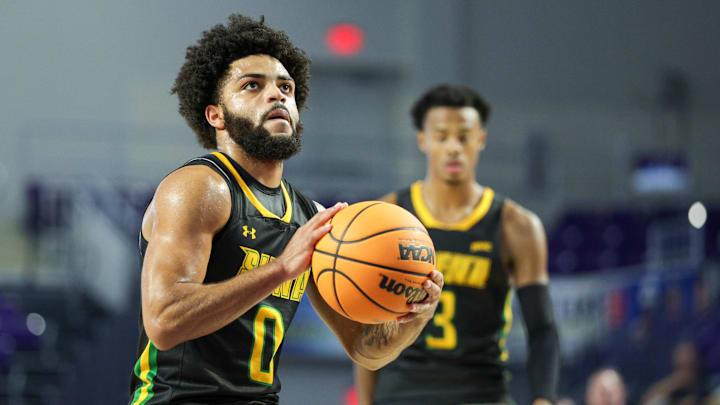 Siena Saints guard Justice Shoats (0) 