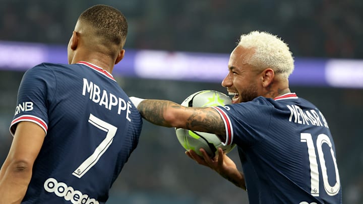 Mbappé avec Neymar sous le maillot du PSG