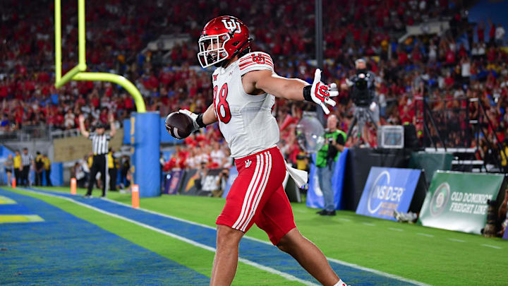 Utah Utes tight end Dallen Bentley (88) scores a touchdown against the UCLA Bruins during the second half at Rose Bowl.