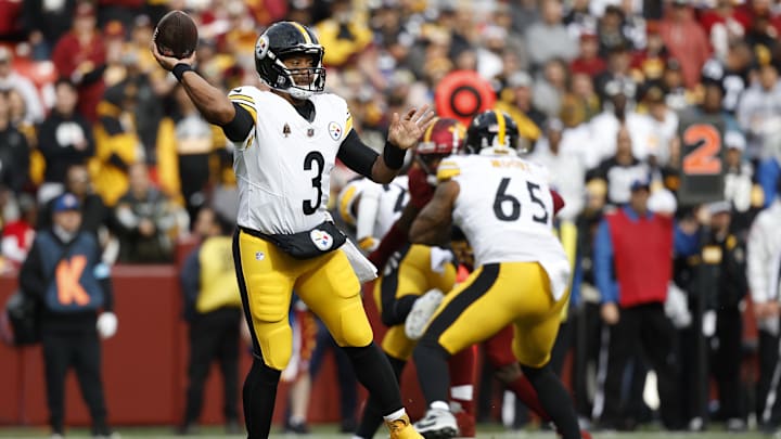 Pittsburgh Steelers quarterback Russell Wilson (3) passes the ball against the Washington Commanders during the first half at Northwest Stadium. 