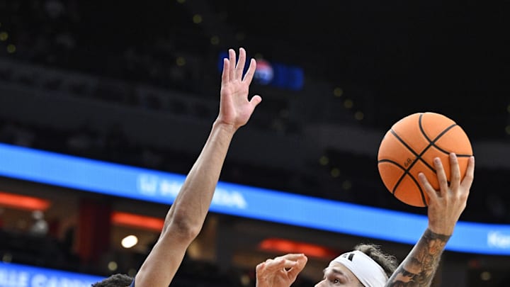 Louisville Cardinals forward Kasean Pryor (7)