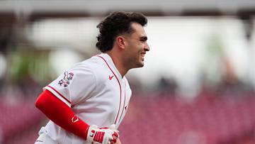 Reds Triumph Over Giants 8-3, Stewart Shines with Two Homers