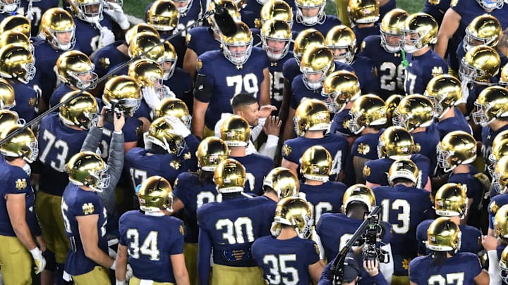 Nov 9, 2024; South Bend, Indiana, USA; Notre Dame Fighting Irish head coach Marcus Freeman talks to his team before a game against the Florida State Seminoles at Notre Dame Stadium. Mandatory Credit: Matt Cashore-Imagn Images Nov 9, 2024; South Bend, Indiana, USA; Notre Dame Fighting Irish head coach Marcus Freeman talks to his team before a game against the Florida State Seminoles at Notre Dame Stadium. Mandatory Credit: Matt Cashore-Imagn Images