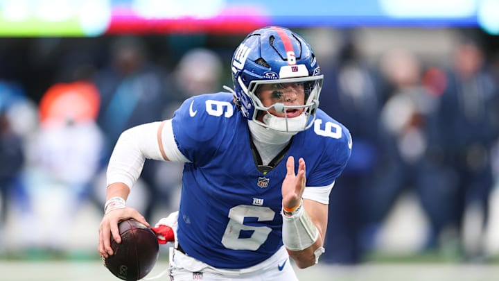 Jan 4, 2026; East Rutherford, New Jersey, USA; New York Giants quarterback Jaxson Dart (6) scrambles during the fourth quarter against the Dallas Cowboys at MetLife Stadium. Mandatory Credit: Vincent Carchietta-Imagn Images Jan 4, 2026; East Rutherford, New Jersey, USA; New York Giants quarterback Jaxson Dart (6) scrambles during the fourth quarter against the Dallas Cowboys at MetLife Stadium. Mandatory Credit: Vincent Carchietta-Imagn Images
