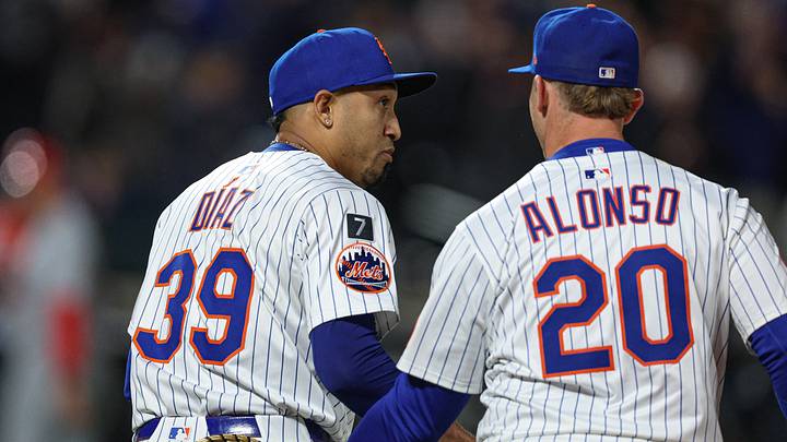 Apr 17, 2025; New York City, New York, USA; New York Mets first baseman Pete Alonso (20) celebrates with relief pitcher Edwin Diaz (39) after defeating the St. Louis Cardinals at Citi Field. Mandatory Credit: Vincent Carchietta-Imagn Images Apr 17, 2025; New York City, New York, USA; New York Mets first baseman Pete Alonso (20) celebrates with relief pitcher Edwin Diaz (39) after defeating the St. Louis Cardinals at Citi Field. Mandatory Credit: Vincent Carchietta-Imagn Images