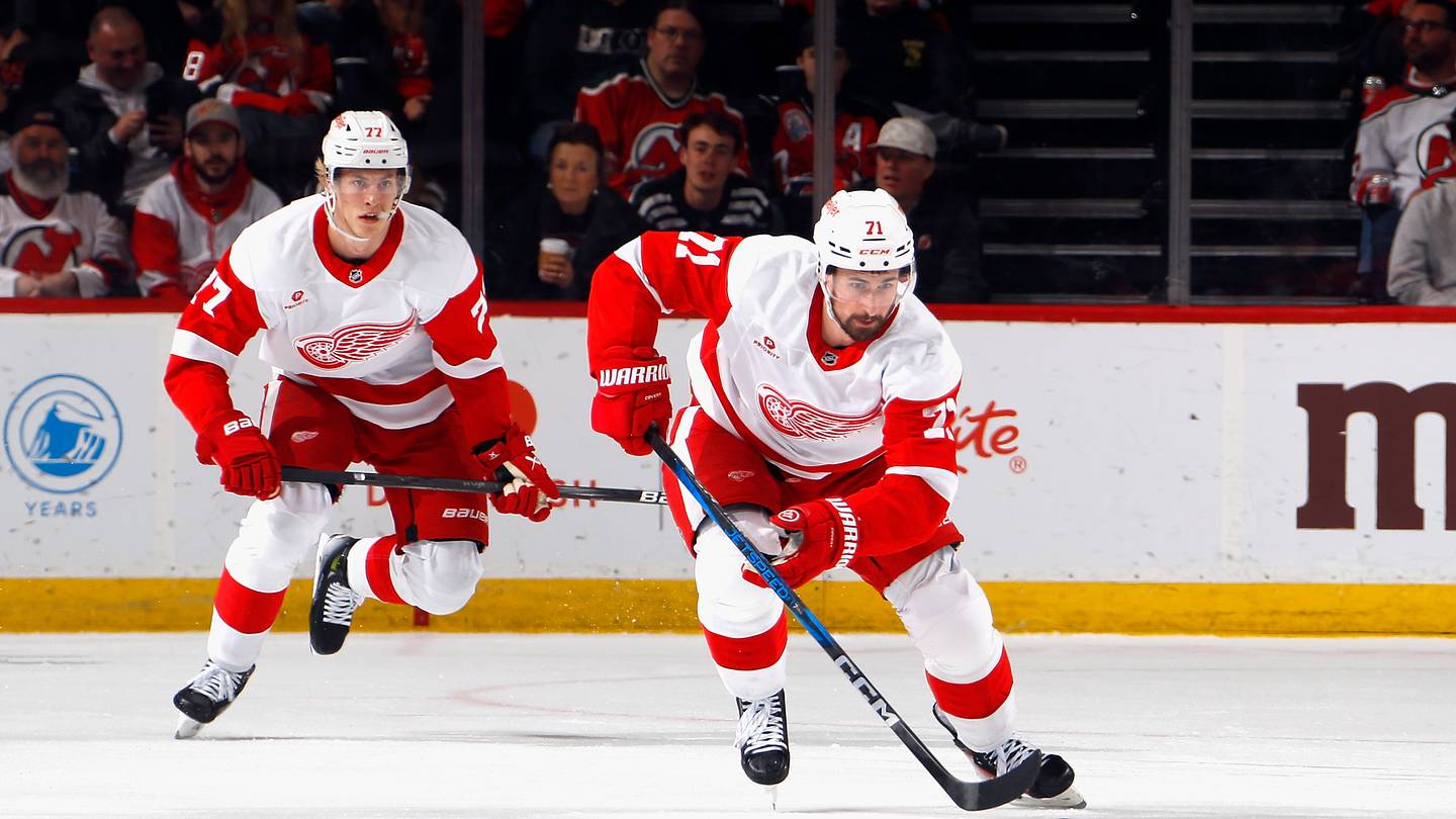 Coaching Rigidness: Harkness's Downfall with Red Wings