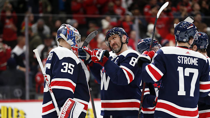 Alex Ovechkin, Darcy Kuemper, Dylan Strome, Washington Capitals 