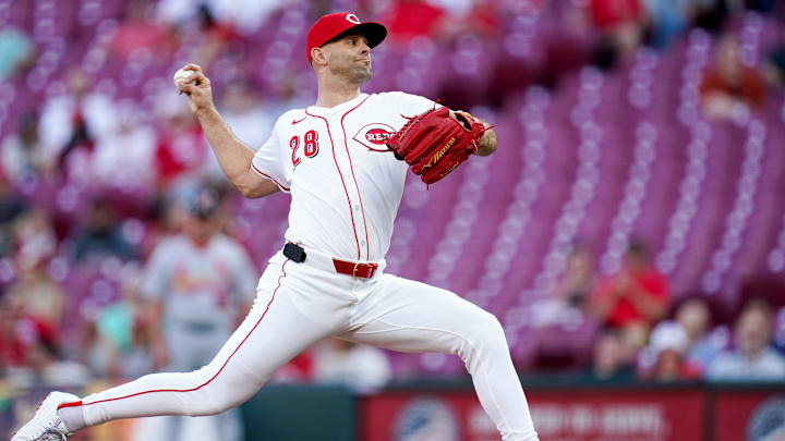 Cincinnati Reds pitcher Nick Martinez (28) throws a pitch in the first inning of a MLB game between the Cincinnati Reds and St. Louis Cardinals, Monday, April 28, 2025, at Great American Ball Park in Downtown Cincinnati.