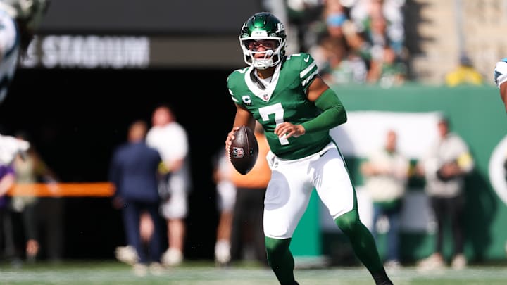 Oct 19, 2025; East Rutherford, New Jersey, USA; New York Jets quarterback Justin Fields (7) prepares to throw the ball in the first quarter against the Carolina Panthers at MetLife Stadium. Mandatory Credit: Vincent Carchietta-Imagn Images Oct 19, 2025; East Rutherford, New Jersey, USA; New York Jets quarterback Justin Fields (7) prepares to throw the ball in the first quarter against the Carolina Panthers at MetLife Stadium. Mandatory Credit: Vincent Carchietta-Imagn Images
