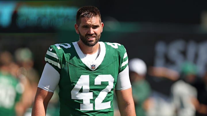 New York Jets long snapper Thomas Hennessy