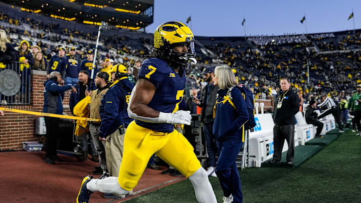 Michigan running back Donovan Edwards (7) takes the field for warm up before the Michigan State game at Michigan Stadium in Ann Arbor on Saturday, Oct. 26, 2024.