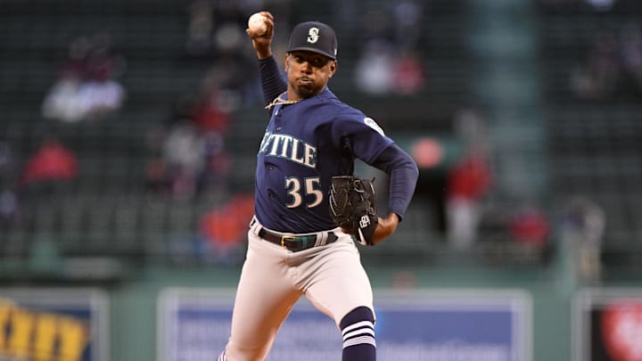 Seattle Mariners starting pitcher Justin Dunn (35) pitches against the Boston Red Sox during the second inning at Fenway Park in 2021.