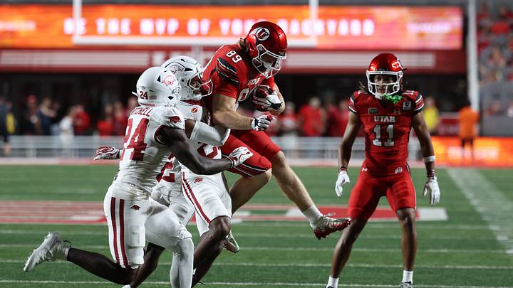 Sep 12, 2026; Salt Lake City, Utah, USA; Utah Utes tight end Noah Bennee (89) runs after a catch against Arkansas Razorbacks defensive back Miguel Mitchell (24) and defensive back Jahiem Johnson (20) during the second quarter at Rice-Eccles Stadium. Mandatory Credit: Rob Gray-Imagn Images Sep 12, 2026; Salt Lake City, Utah, USA; Utah Utes tight end Noah Bennee (89) runs after a catch against Arkansas Razorbacks defensive back Miguel Mitchell (24) and defensive back Jahiem Johnson (20) during the second quarter at Rice-Eccles Stadium. Mandatory Credit: Rob Gray-Imagn Images