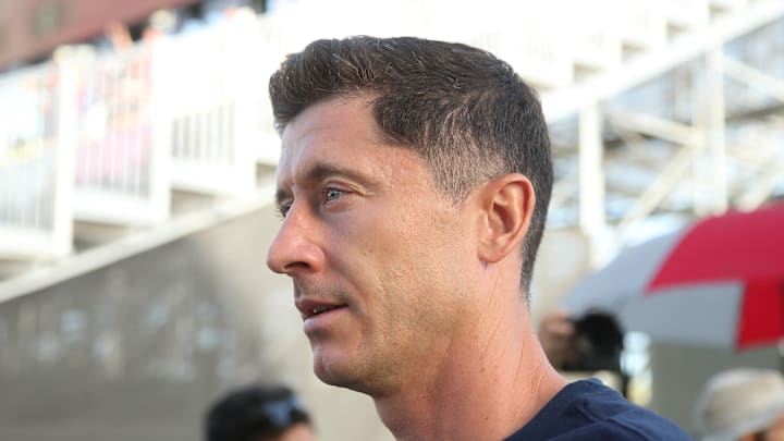 Lewandowski llegando a los ejercicios pre competitivos en Miami