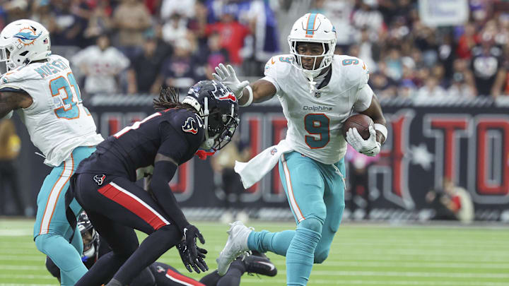 Miami Dolphins tight end Jonnu Smith (9) runs with the ball after a reception as Houston Texans safety Calen Bullock (21) attempts to make a tackle during the fourth quarter at NRG Stadium. Miami Dolphins tight end Jonnu Smith (9) runs with the ball after a reception as Houston Texans safety Calen Bullock (21) attempts to make a tackle during the fourth quarter at NRG Stadium.