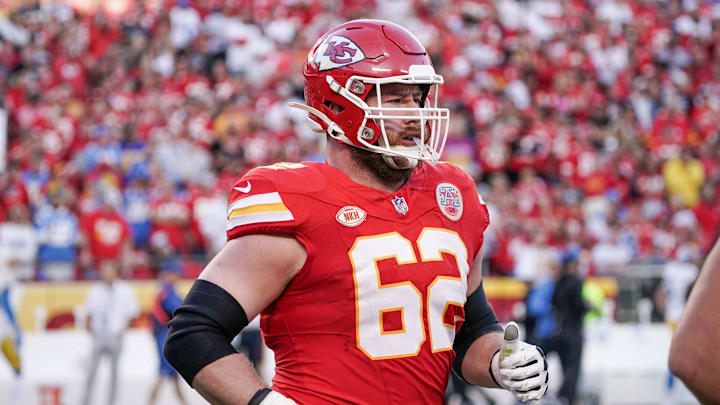 Oct 12, 2023; Kansas City, Missouri, USA; Kansas City Chiefs guard Joe Thuney (62) on field against the Los Angeles Chargers during the game at GEHA Field at Arrowhead Stadium. Mandatory Credit: Denny Medley-Imagn Images