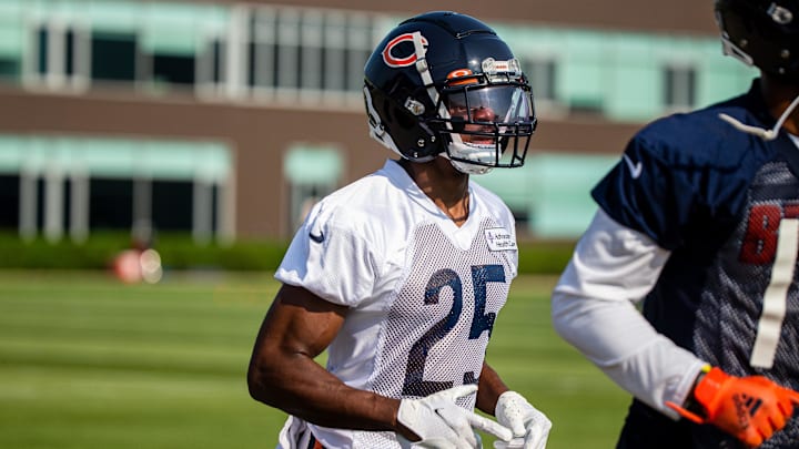 Jul 29, 2021; Lake Forest, IL, USA; Chicago Bears defensive back Artie Burns (25) runs a lap around the field at the start of a Chicago Bears training camp session at Halas Hall. Mandatory Credit: Jon Durr-Imagn Images