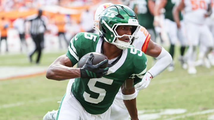 Sep 21, 2025; Tampa, Florida, USA; New York Jets wide receiver Garrett Wilson (5) runs with the ball against the Tampa Bay Buccaneers during the second half at Raymond James Stadium. Mandatory Credit: Kim Klement Neitzel-Imagn Images