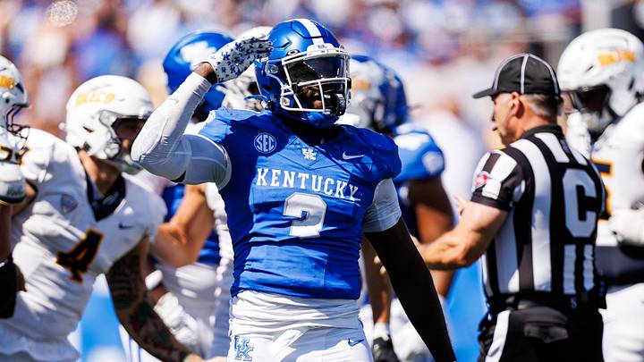 Aug 30, 2025; Lexington, Kentucky, USA; Kentucky Wildcats linebacker Alex Afari Jr. (3) reacts after a defensive play during the third quarter against the Toledo Rockets at Kroger Field. Mandatory Credit: Jordan Prather-Imagn Images Aug 30, 2025; Lexington, Kentucky, USA; Kentucky Wildcats linebacker Alex Afari Jr. (3) reacts after a defensive play during the third quarter against the Toledo Rockets at Kroger Field. Mandatory Credit: Jordan Prather-Imagn Images