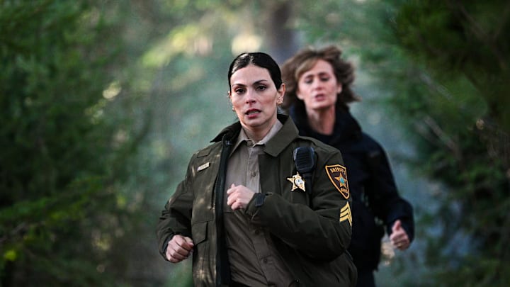 “Alert the Sheriff” – After a fire camp inmate escapes from Three Rock, the deputy sheriff with a surprising connection to the Leones, Mickey (Morena Baccarin), is called to investigate, on FIRE COUNTRY, Friday, April 12 (9:00-10:00 PM, ET/PT) on the CBS Television Network, and streaming on Paramount+ (live and on demand for Paramount+ with SHOWTIME subscribers, or on demand for Paramount+ Essential subscribers the day after the episode airs)*. Directed by series star, creator and executive