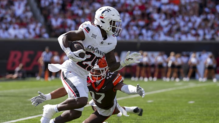 Sep 6, 2025; Cincinnati, Ohio, USA; Cincinnati Bearcats running back Manny Covey (29) carries the ball as he is tackled by Bowling Green Falcons wide receiver Trey Johnson (17) during a kick off in the first half at Nippert Stadium. Mandatory Credit: Aaron Doster-Imagn Images Sep 6, 2025; Cincinnati, Ohio, USA; Cincinnati Bearcats running back Manny Covey (29) carries the ball as he is tackled by Bowling Green Falcons wide receiver Trey Johnson (17) during a kick off in the first half at Nippert Stadium. Mandatory Credit: Aaron Doster-Imagn Images
