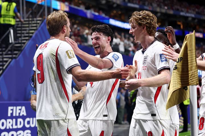 Declan Rice and Anthony Gordon celebrate Harry Kane's goal vs. DR Congo. เดคลัน ไรซ์ และแอนโทนี กอร์ดอน ฉลองประตูของแฮร์รี เคน ในเกมพบกับ DR คองโก
