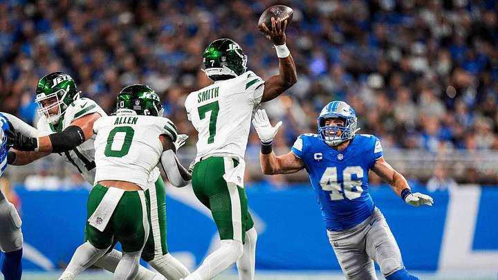 Detroit Lions linebacker Jack Campbell (46) tries to block New York Jets quarterback Geno Smith (7) during the first half at Ford Field in Detroit on Sunday, Sept. 27, 2026. Detroit Lions linebacker Jack Campbell (46) tries to block New York Jets quarterback Geno Smith (7) during the first half at Ford Field in Detroit on Sunday, Sept. 27, 2026.