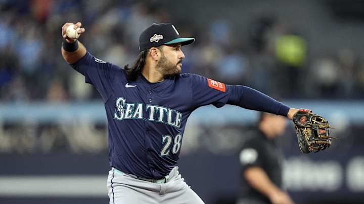 Seattle Mariners infielder Eugenio Suáre