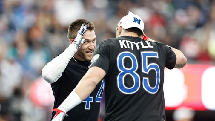 San Francisco 49ers fullback Kyle Juszczcyk (L) and tight end George Kittle (R)