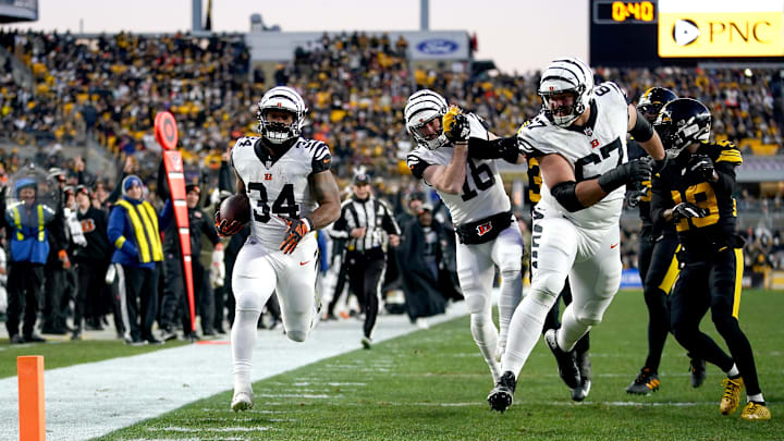 Nov 20, 2022, Pittsburgh, Pennsylvania, USA; Cincinnati Bengals running back Samaje Perine (34)