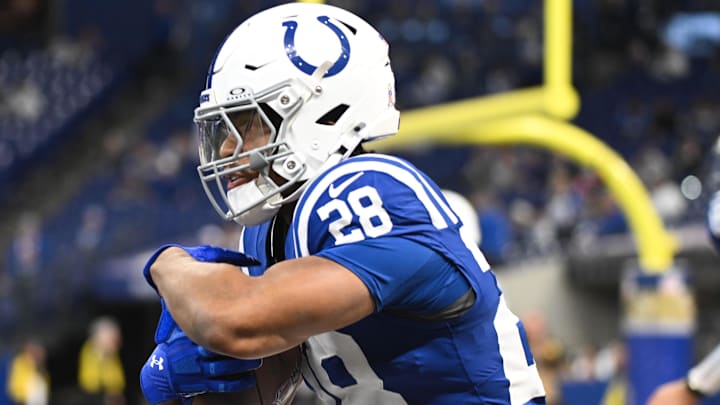 Oct 26, 2025; Indianapolis, Indiana, USA; Indianapolis Colts running back Jonathan Taylor (28) warms up before the game against the Tennessee Titans at Lucas Oil Stadium. Oct 26, 2025; Indianapolis, Indiana, USA; Indianapolis Colts running back Jonathan Taylor (28) warms up before the game against the Tennessee Titans at Lucas Oil Stadium.