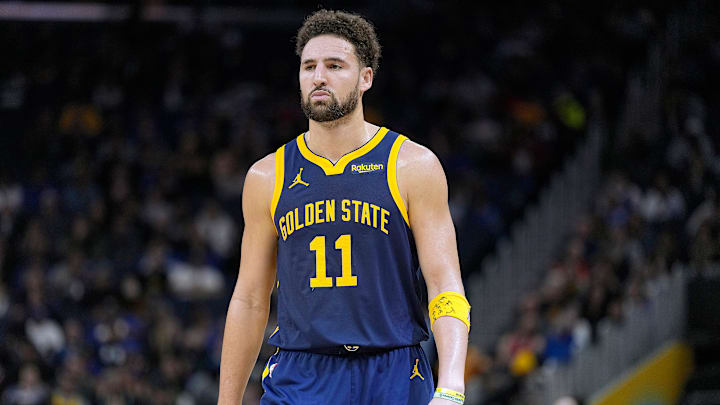 Klay Thompson "apenas" promedia 14.4 puntos por partido en este inicio de campaña con los Warriors