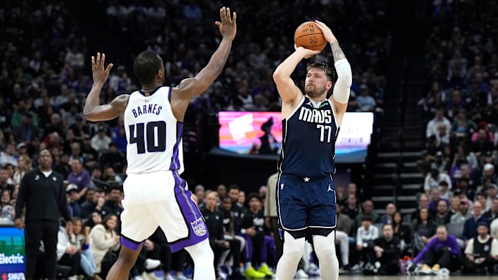 Dallas Mavericks v Sacramento Kings