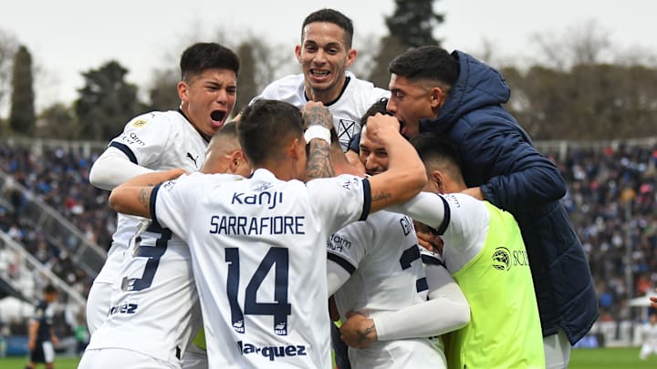 Gimnasia y Esgrima La Plata v Independiente - Copa de la Liga Profesional 2023