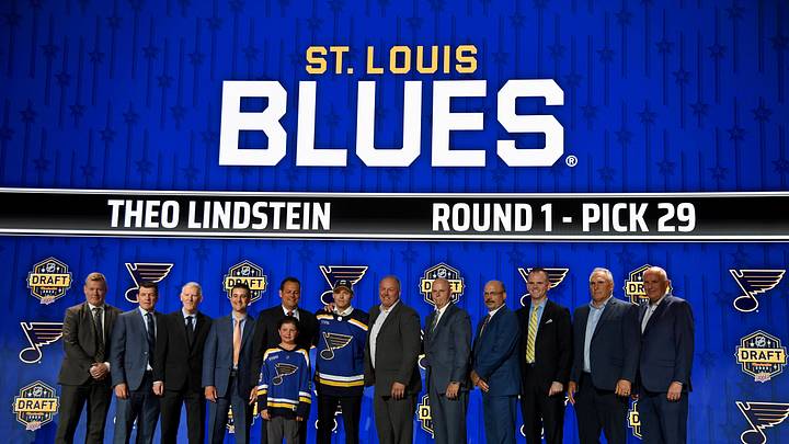 Jun 28, 2023; Nashville, Tennessee, USA; St. Louis Blues draft pick Theo Lindstein stands with Blues staff after being selected with the twenty ninth pick in round one of the 2023 NHL Draft at Bridgestone Arena. Mandatory Credit: Christopher Hanewinckel-Imagn Images Jun 28, 2023; Nashville, Tennessee, USA; St. Louis Blues draft pick Theo Lindstein stands with Blues staff after being selected with the twenty ninth pick in round one of the 2023 NHL Draft at Bridgestone Arena. Mandatory Credit: Christopher Hanewinckel-Imagn Images