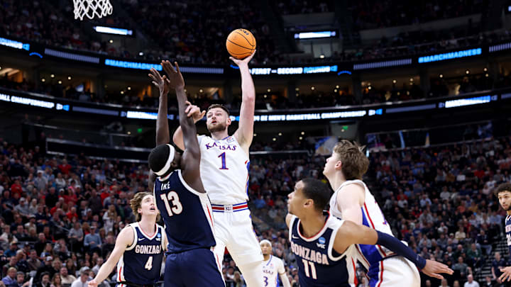 Hunter Dickinson averaged a double-double for the Jayhawks this year