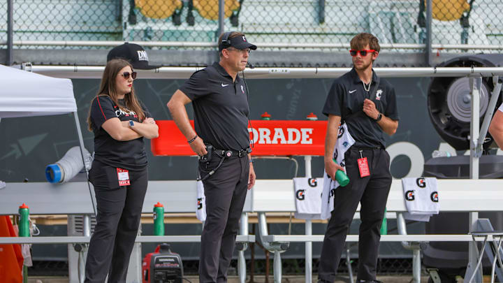Oct 12, 2024; Orlando, Florida, USA; Cincinnati Bearcats head coach Scott Satterfield, center, looks on during the first quarter against the UCF Knights at FBC Mortgage Stadium. Mandatory Credit: Mike Watters-Imagn Images