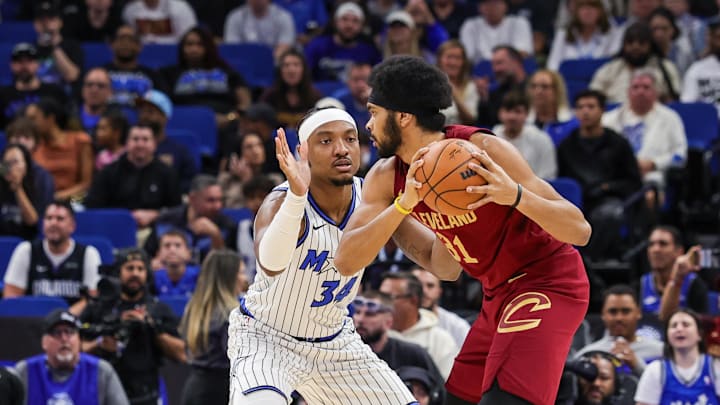Jan 24, 2026; Orlando, Florida, USA; Orlando Magic center Wendell Carter Jr. (34) defends Cleveland Cavaliers center Jarrett Allen (31) during the first quarter at Kia Center. Mandatory Credit: Mike Watters-Imagn Images