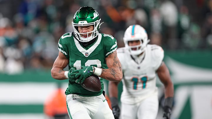 Jan 5, 2025; East Rutherford, New Jersey, USA; New York Jets wide receiver Allen Lazard (10) catches the ball during the second half against the Miami Dolphins at MetLife Stadium. Mandatory Credit: Vincent Carchietta-Imagn Images