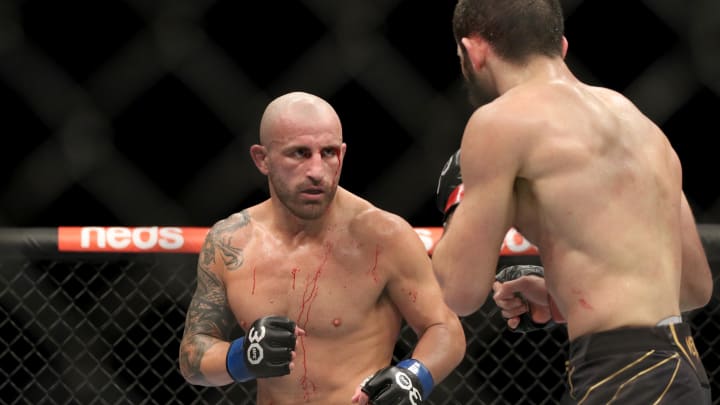 Feb 12, 2023; Perth, WA, AUSTRALIA; Islam Makhachev (red gloves) fights Alexander Volkanovski (blue