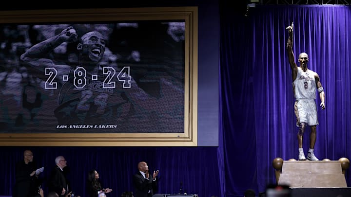 Feb 8, 2024; Los Angeles, CA, USA; A statue for former Los Angeles Lakers guard Kobe Bryant is unveiled during a ceremony at Star Plaza outside of Crypto.com ArenaMandatory Credit: Jason Parkhurst-Imagn Images Feb 8, 2024; Los Angeles, CA, USA; A statue for former Los Angeles Lakers guard Kobe Bryant is unveiled during a ceremony at Star Plaza outside of Crypto.com ArenaMandatory Credit: Jason Parkhurst-Imagn Images