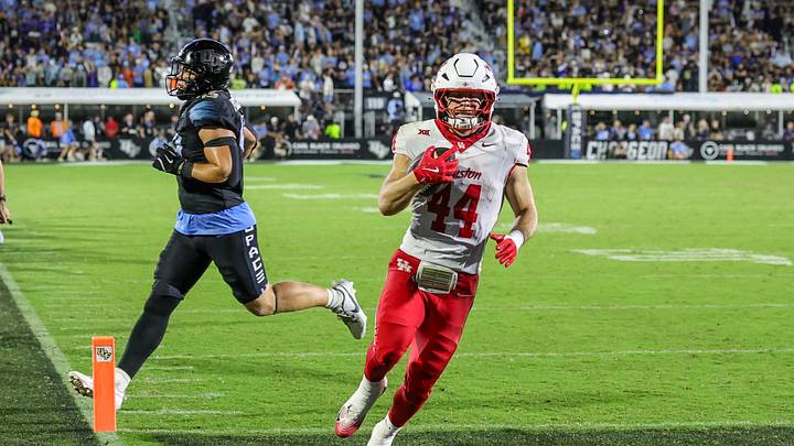 Houston RB Dean Connors scores against the UCF Knights at Acrisure Bounce House in 2025. Mandatory Credit: Mike Watters-Imagn Images