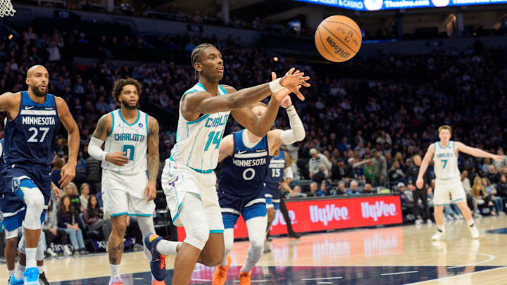 Charlotte Hornets forward Moussa Diabate (14) passes the ball against the Minnesota Timberwolves 