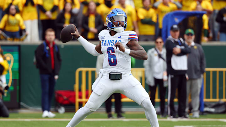 Kansas football quarterback Jalon Daniels