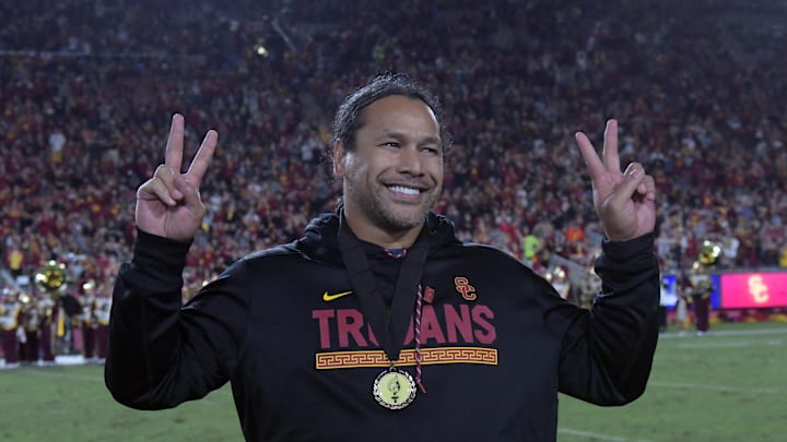 Nov 4, 2017; Los Angeles, CA, USA; Pittsburgh Steelers former safety Troy Polamalu is recognized for his induction into the Southern California Trojans hall of fame at halftime of an NCAA football game against the Arizona Wildcats at Los Angeles Memorial Coliseum. Mandatory Credit: Kirby Lee-Imagn Images